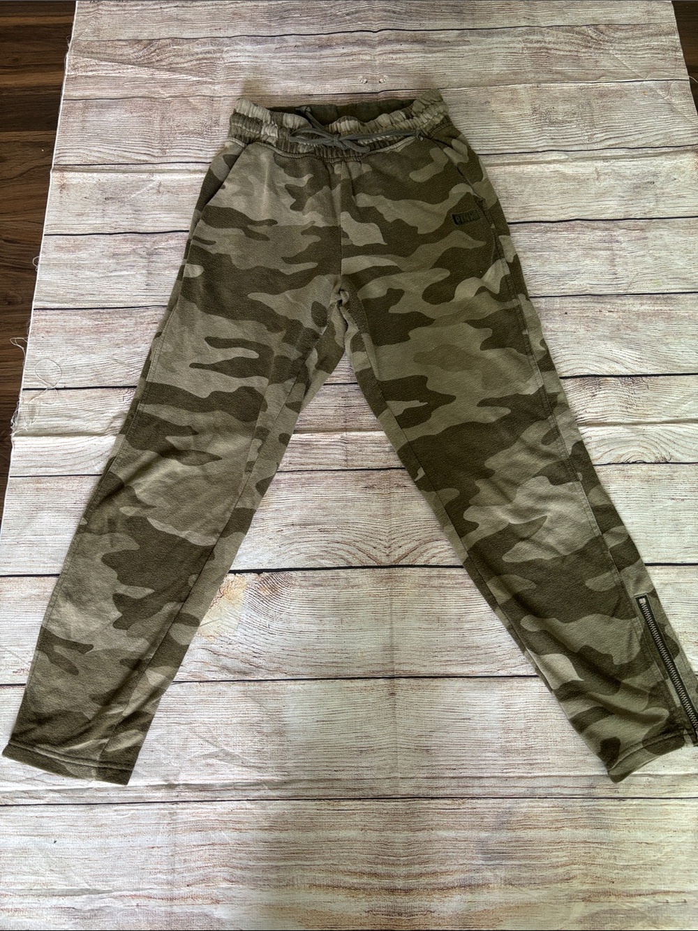 PINK Victoria's Secret Women’s Olive Camo Joggers